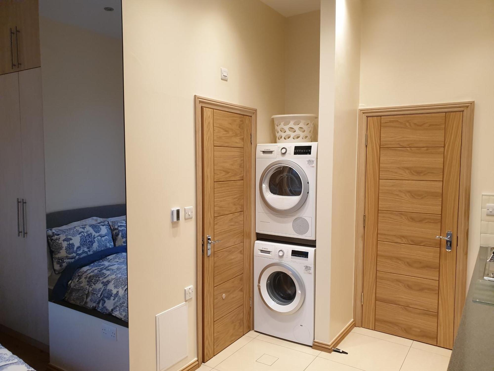 London Luxury Apartments 3 Bedroom Sleeps 8 With 3 Bathrooms 5 Mins Walk To Tube Station Free Parking Ilford Exterior photo