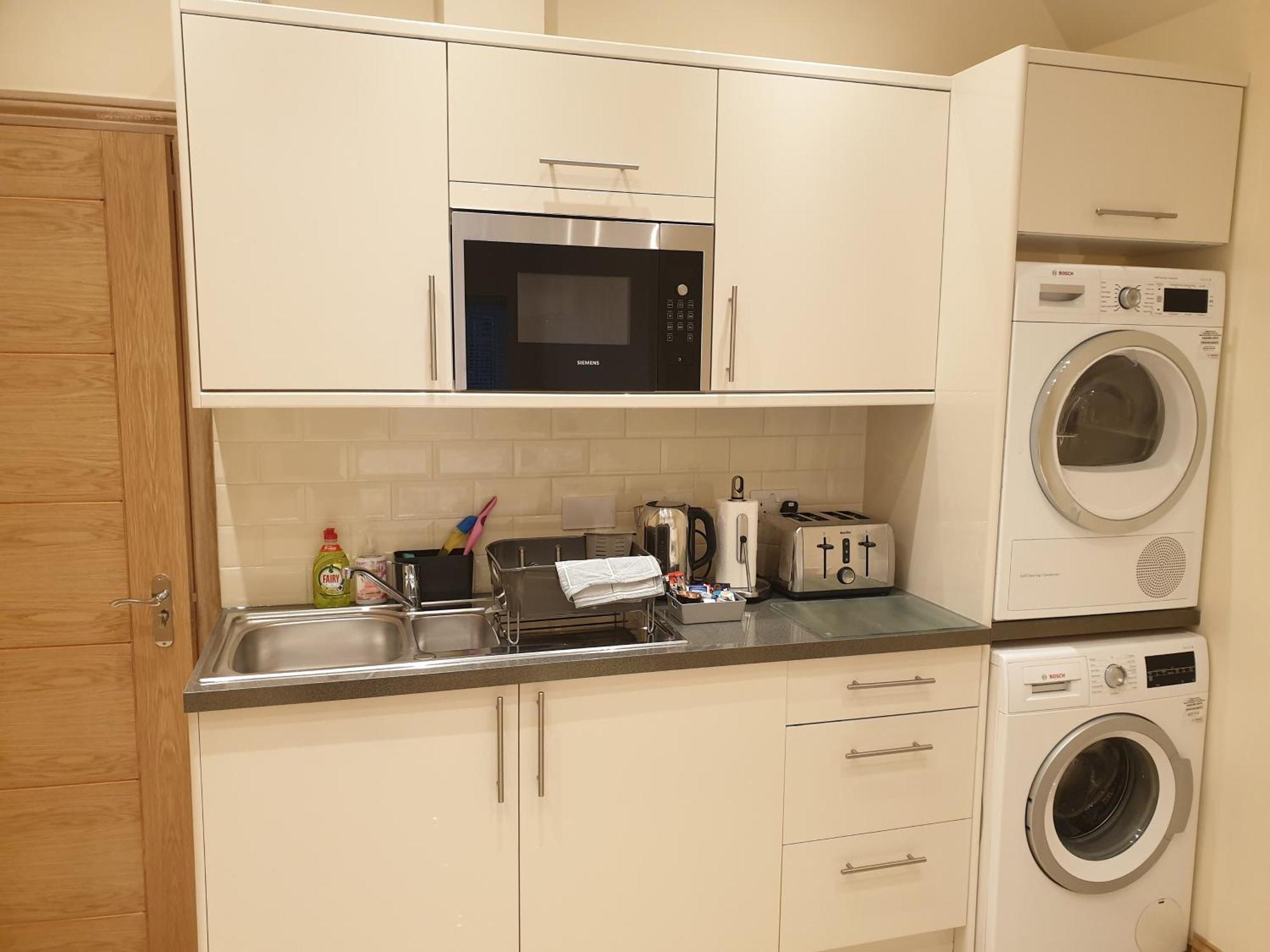 London Luxury Apartments 3 Bedroom Sleeps 8 With 3 Bathrooms 5 Mins Walk To Tube Station Free Parking Ilford Exterior photo
