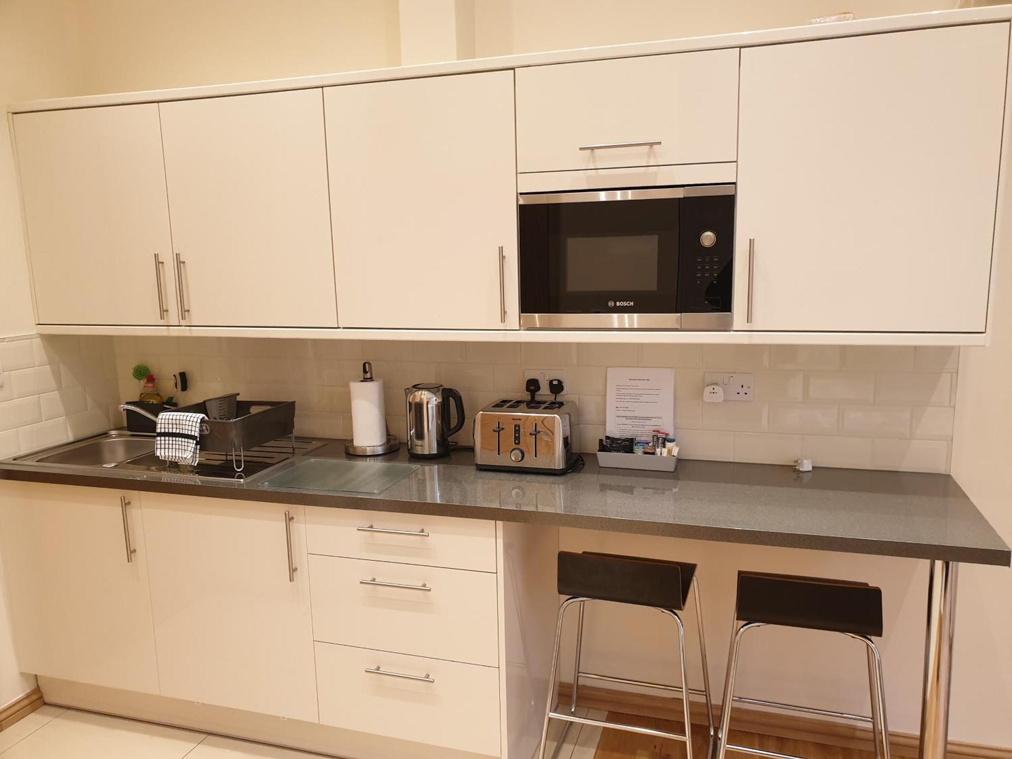 London Luxury Apartments 3 Bedroom Sleeps 8 With 3 Bathrooms 5 Mins Walk To Tube Station Free Parking Ilford Exterior photo