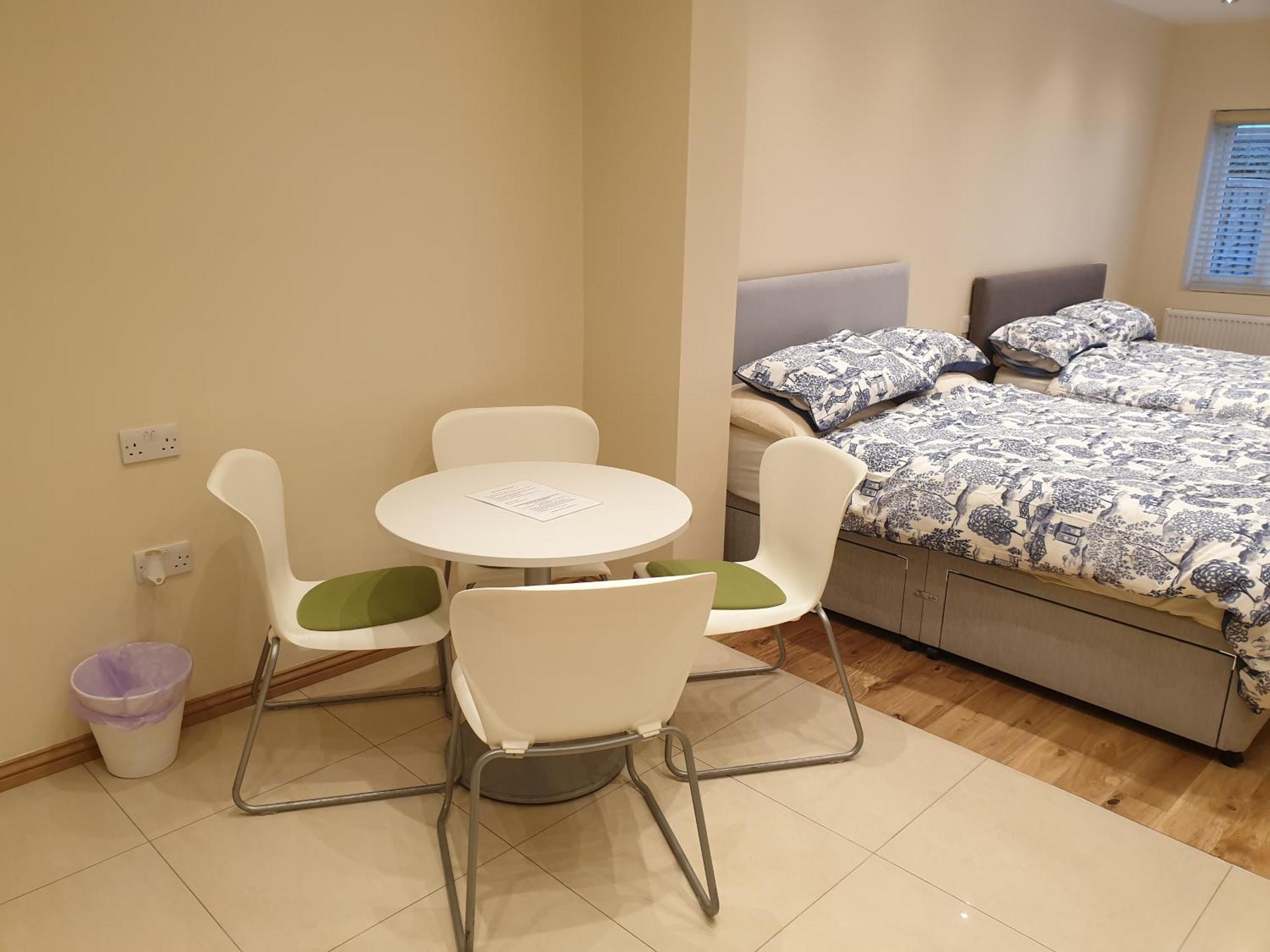 London Luxury Apartments 3 Bedroom Sleeps 8 With 3 Bathrooms 5 Mins Walk To Tube Station Free Parking Ilford Exterior photo