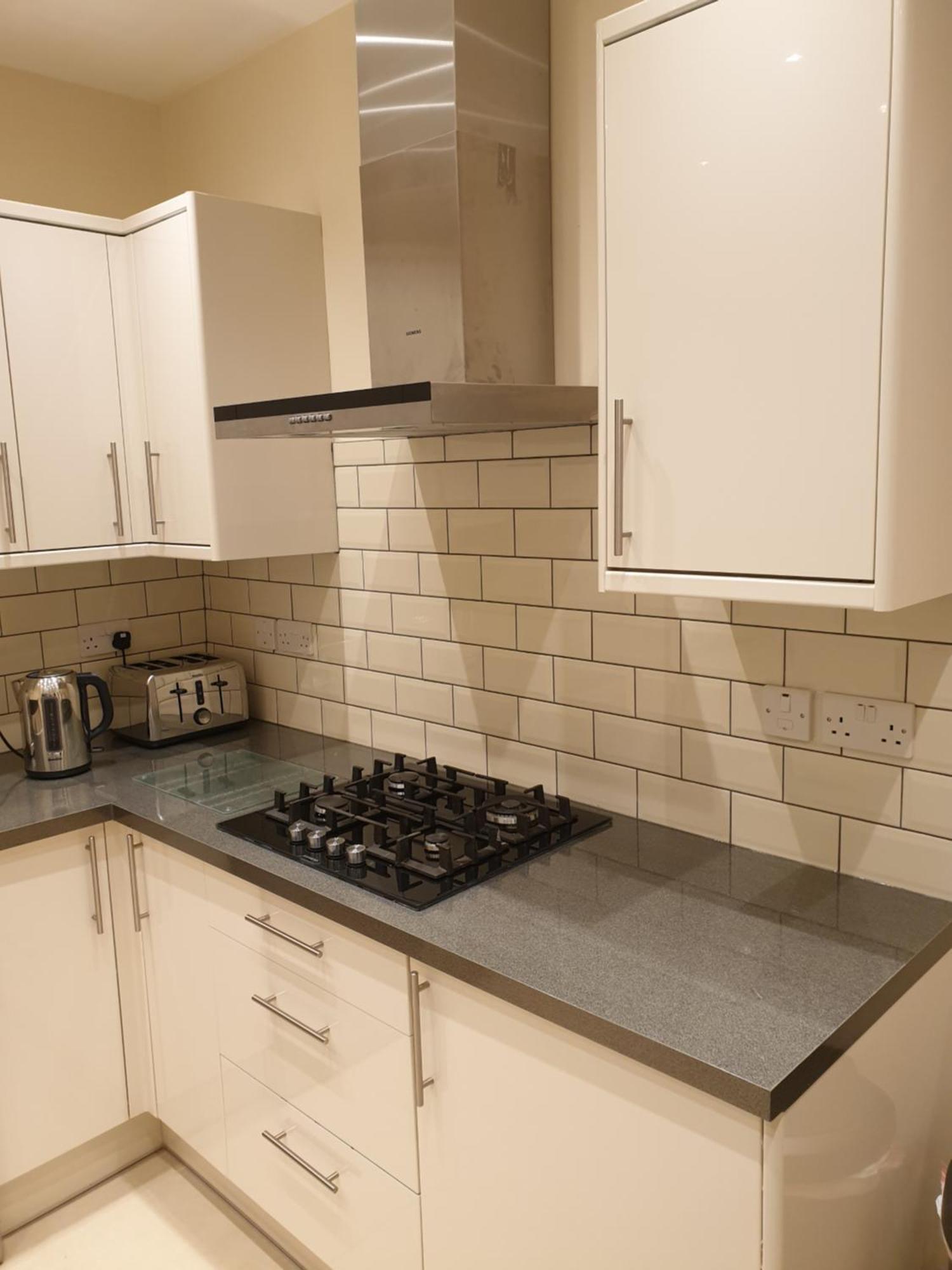 London Luxury Apartments 3 Bedroom Sleeps 8 With 3 Bathrooms 5 Mins Walk To Tube Station Free Parking Ilford Exterior photo