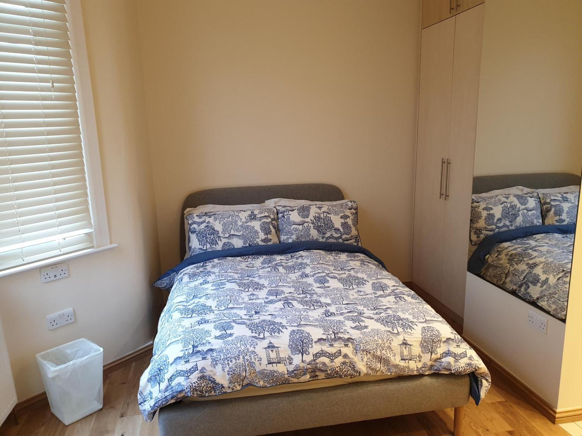 London Luxury Apartments 3 Bedroom Sleeps 8 With 3 Bathrooms 5 Mins Walk To Tube Station Free Parking Ilford Exterior photo