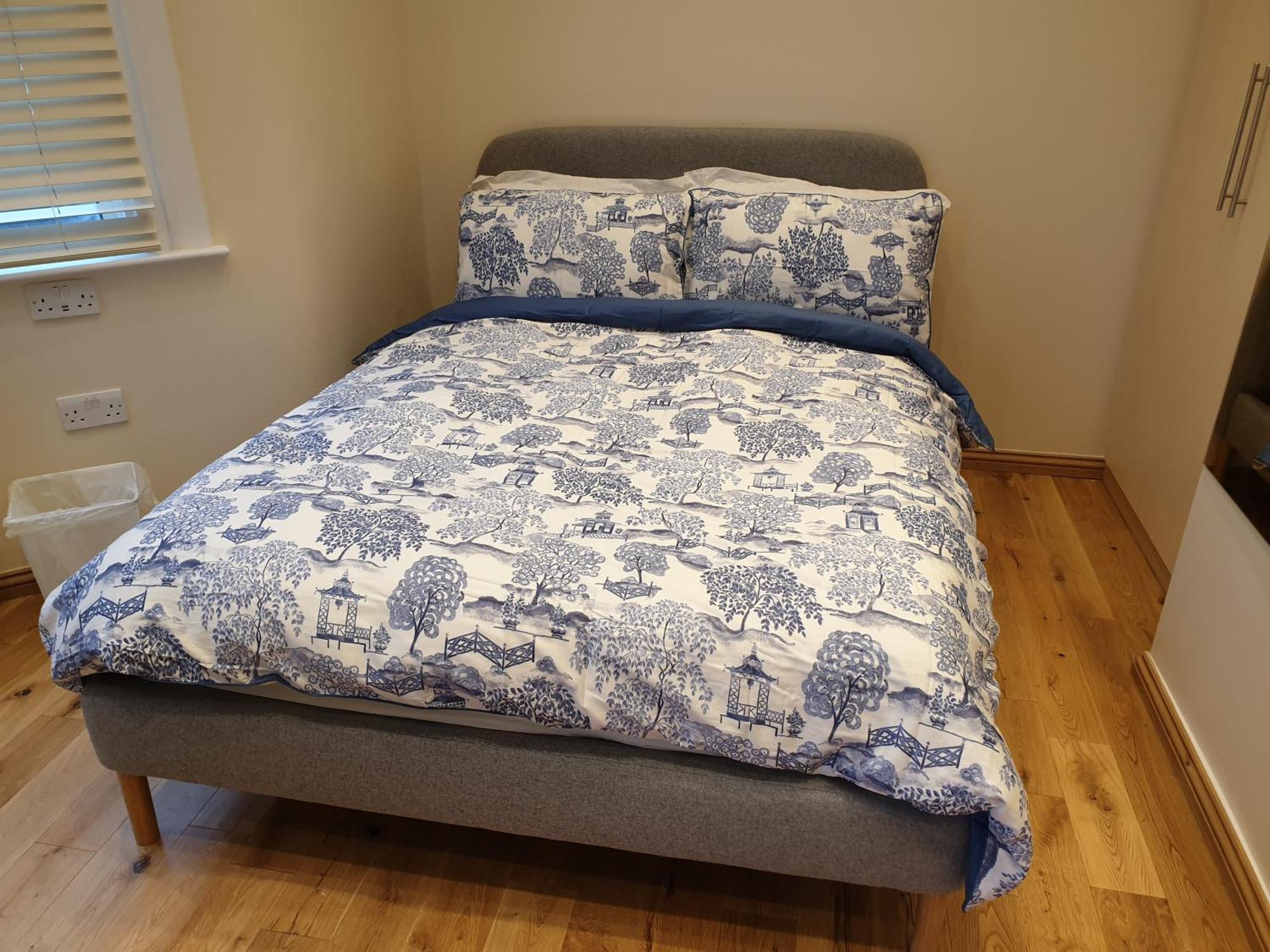 London Luxury Apartments 3 Bedroom Sleeps 8 With 3 Bathrooms 5 Mins Walk To Tube Station Free Parking Ilford Exterior photo